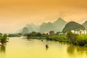 张杰的新歌《看月亮爬上来》歌词