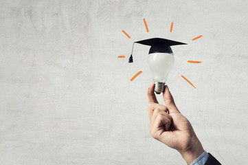 张杰的新歌《看月亮爬上来》歌词