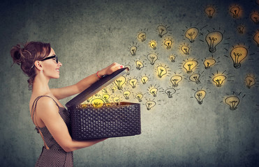 张杰的新歌《看月亮爬上来》歌词