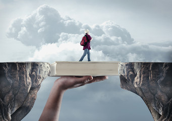 《远离尘嚣》说明了什么