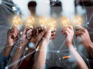 《远离尘嚣》说明了什么