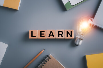 张杰的新歌《看月亮爬上来》歌词