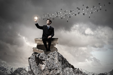 张杰的新歌《看月亮爬上来》歌词