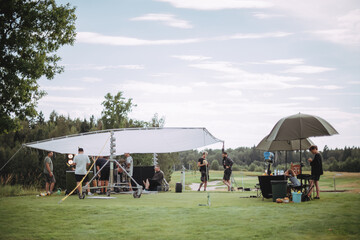 张杰的新歌《看月亮爬上来》歌词