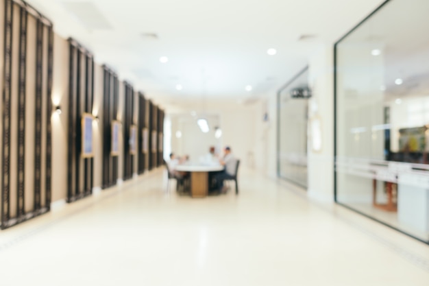 《远离尘嚣》说明了什么