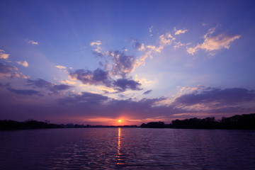 张杰的新歌《看月亮爬上来》歌词